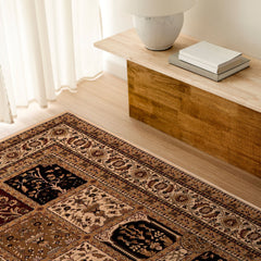 7’ x 9’ Cream Traditional Decorative Area Rug