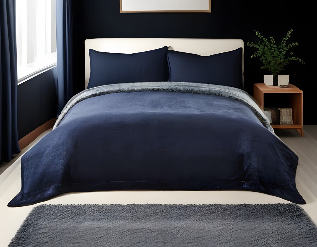 Navy Blue Knitted PolYester Solid Color Plush Queen Blanket