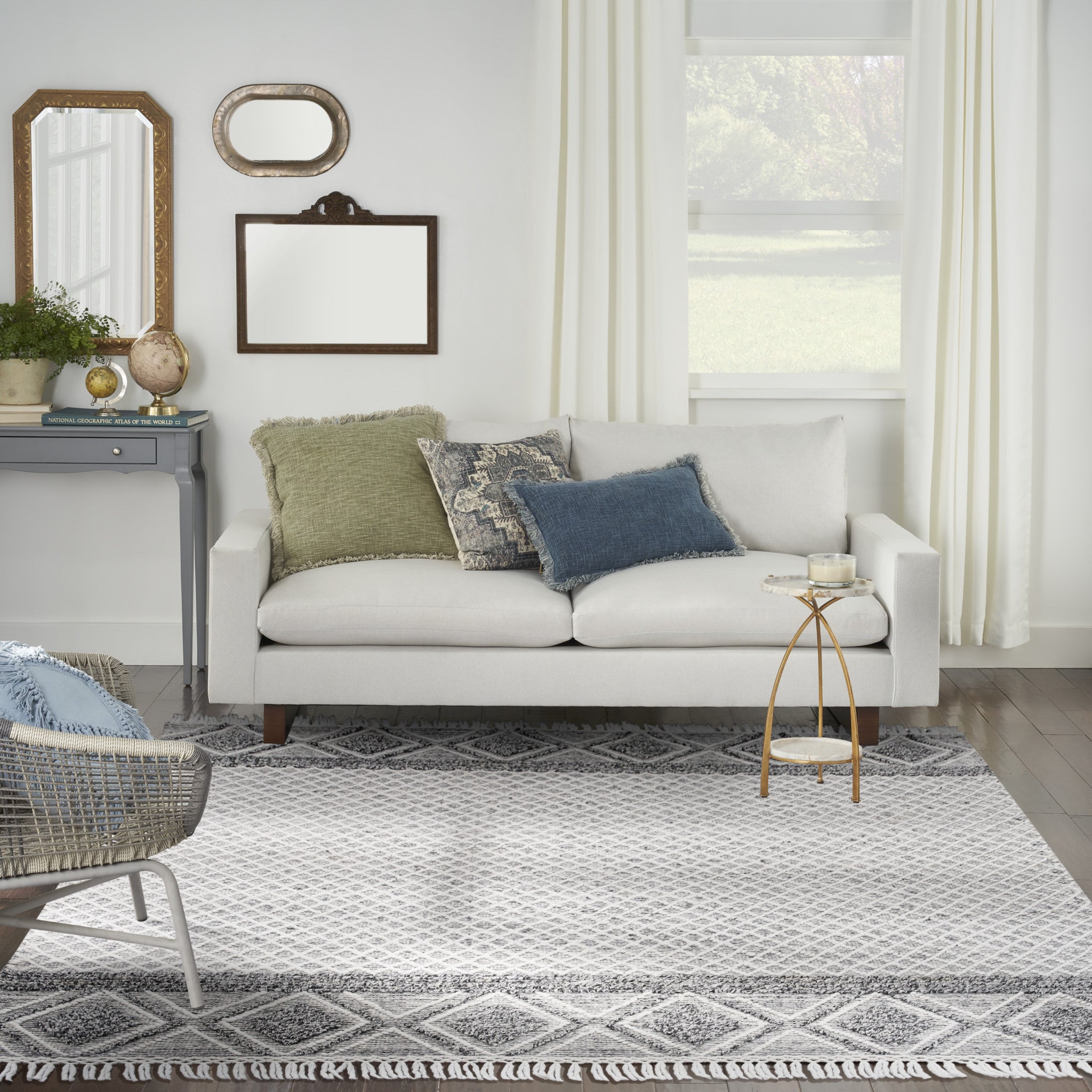 8' x 11' Gray and Ivory Geometric Hand Woven Area Rug With Fringe