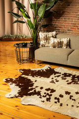 5' x 7' Brown and White Cowhide Hand Knotted Area Rug