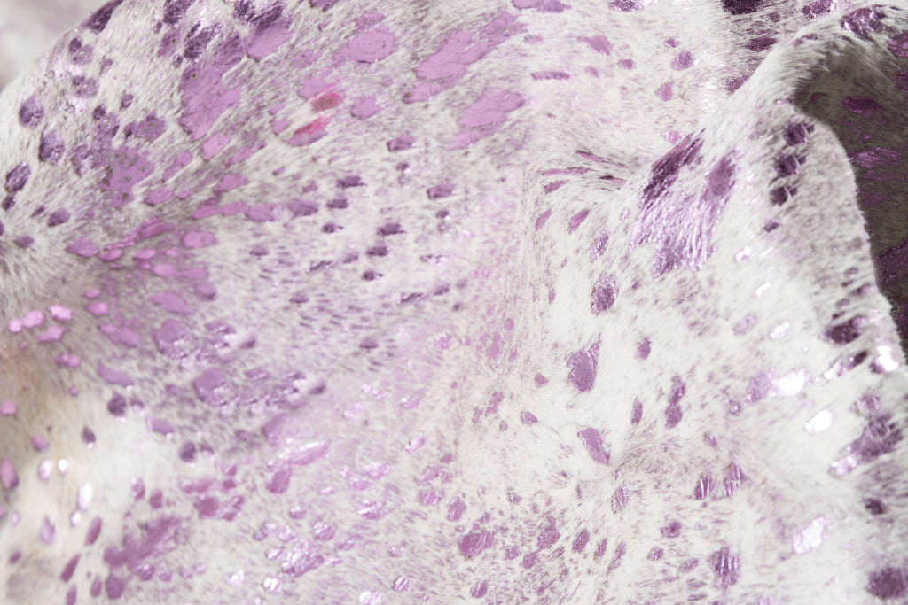 5' x 7' Gray and Pink Cowhide Hand Knotted Area Rug