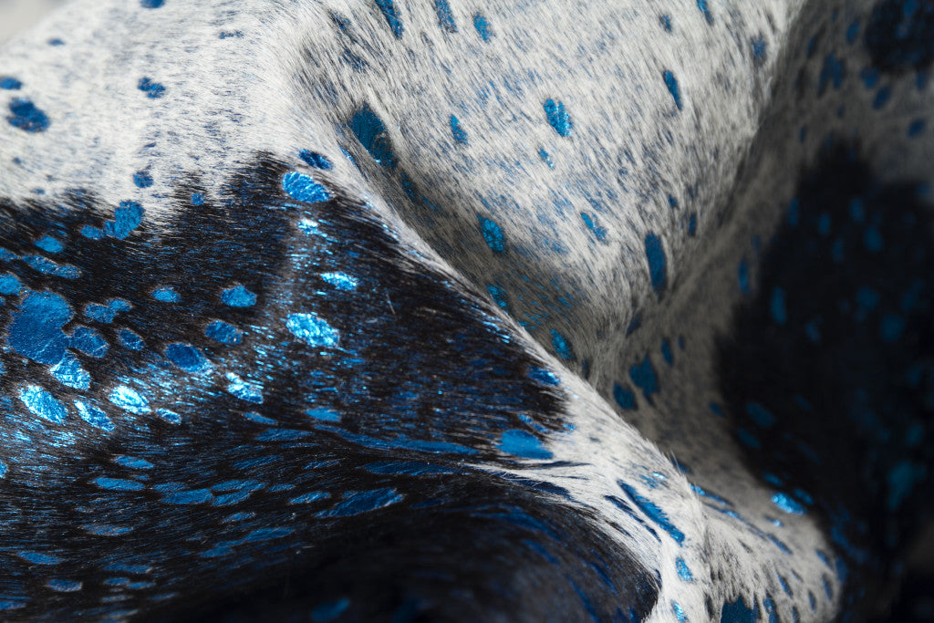 5' x 7' Black and White Cowhide Hand Knotted Area Rug