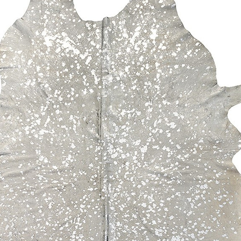 5' x 7' Silver and Ivory Cowhide Hand Knotted Area Rug