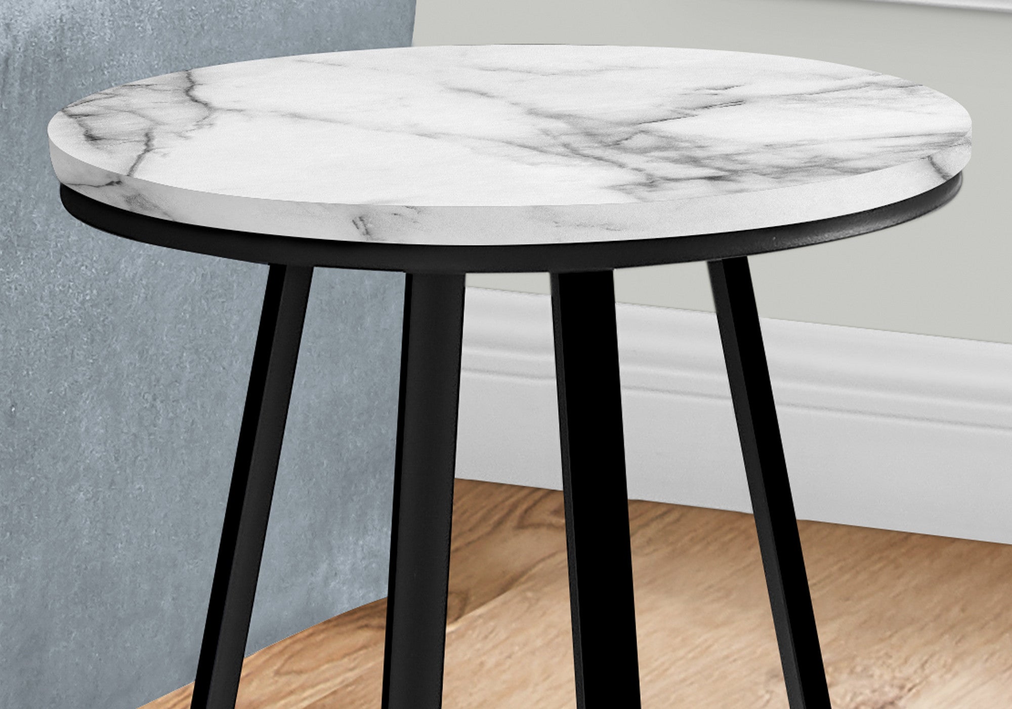 22" Black And White Faux Marble Round End Table