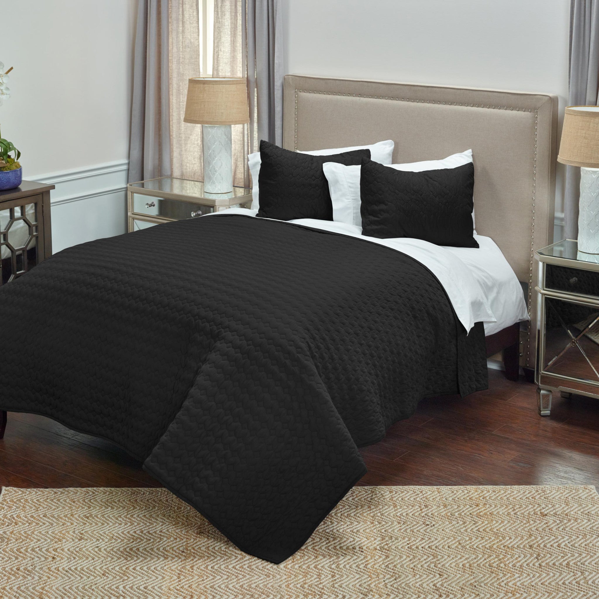 Black Queen 100% Cotton 300 Thread Count Machine Washable Down Alternative Comforter