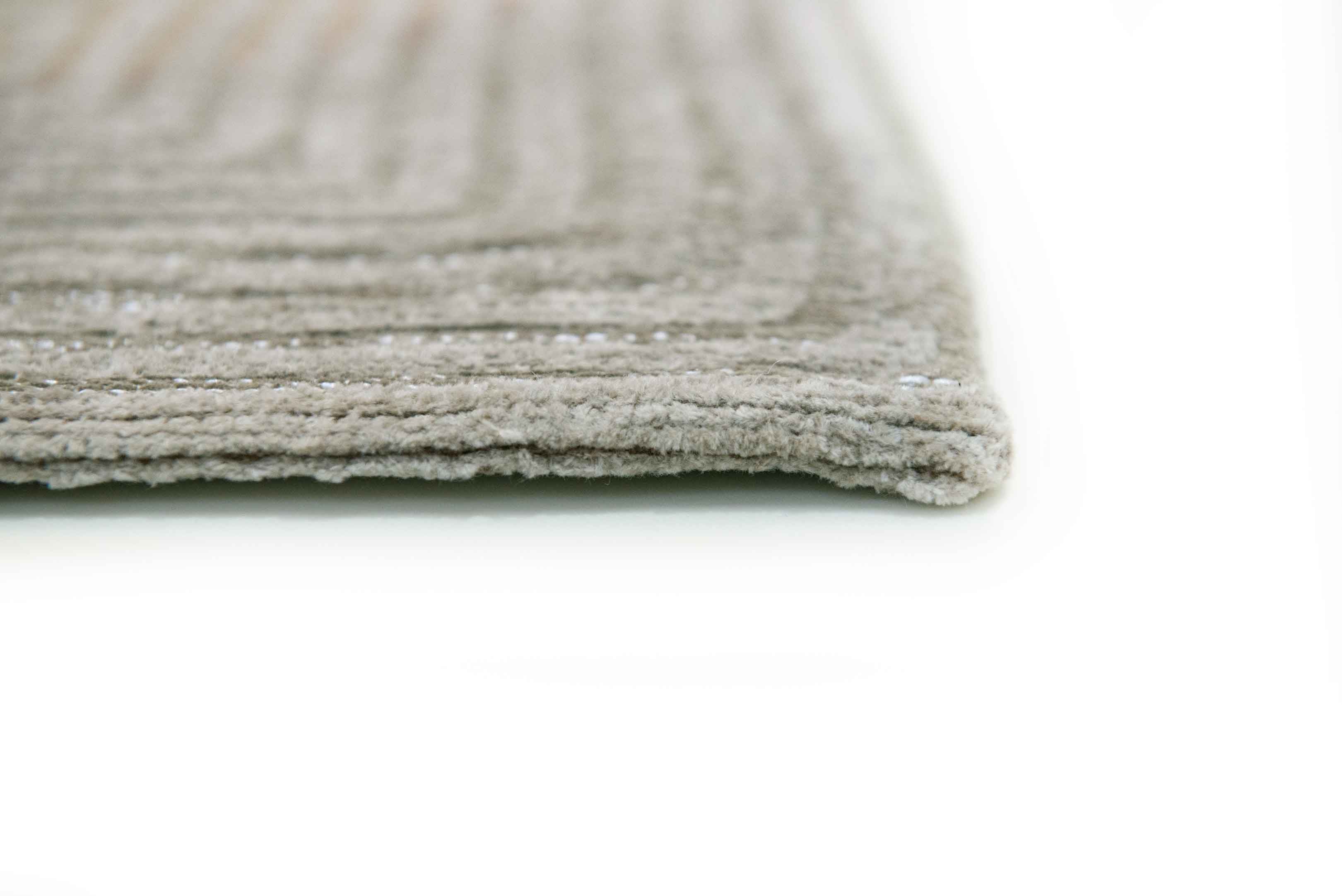 8' Beige and White Round Abstract Non Skid Area Rug